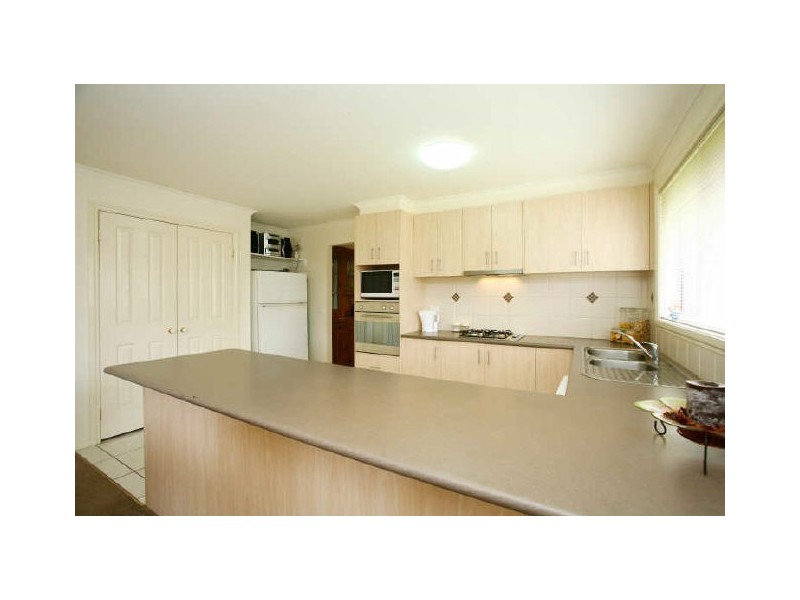 8 Sarah Louise Place, Berwick VIC 3806