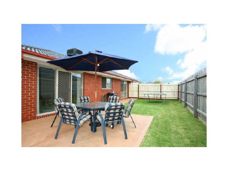 8 Sarah Louise Place, Berwick VIC 3806