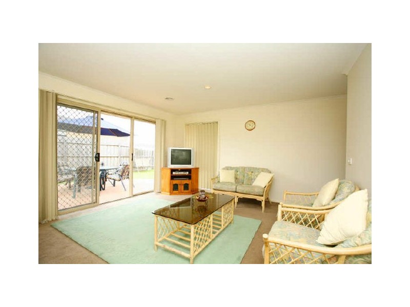 8 Sarah Louise Place, Berwick VIC 3806