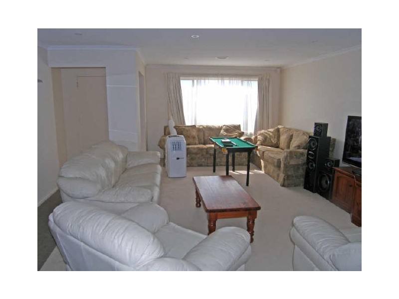 9 Hartsmere Drive, Berwick VIC 3806