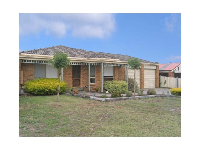 11 Sunnyside Drive, Berwick VIC 3806