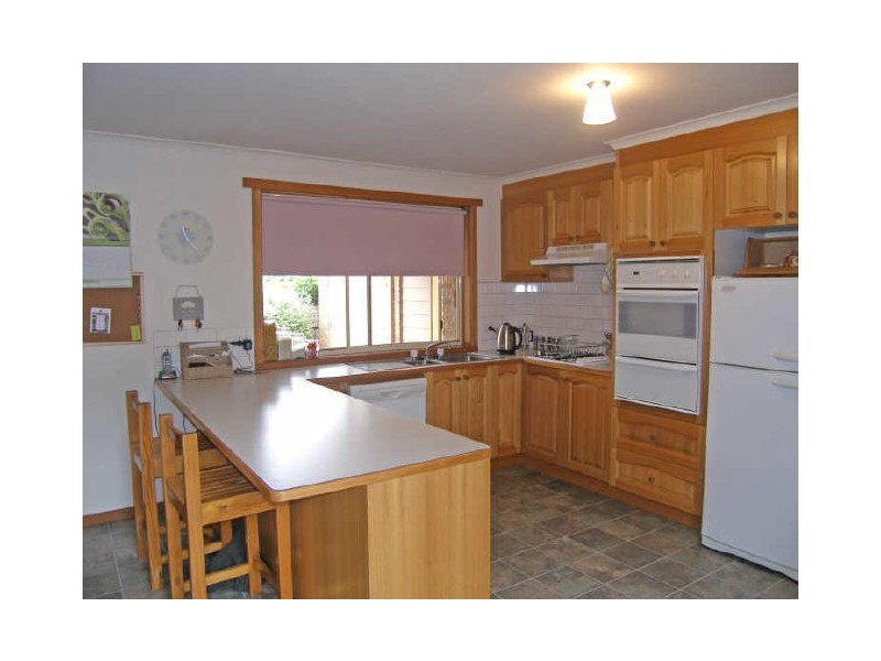 11 Sunnyside Drive, Berwick VIC 3806