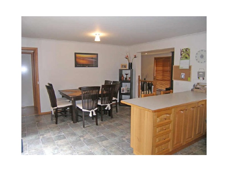 11 Sunnyside Drive, Berwick VIC 3806