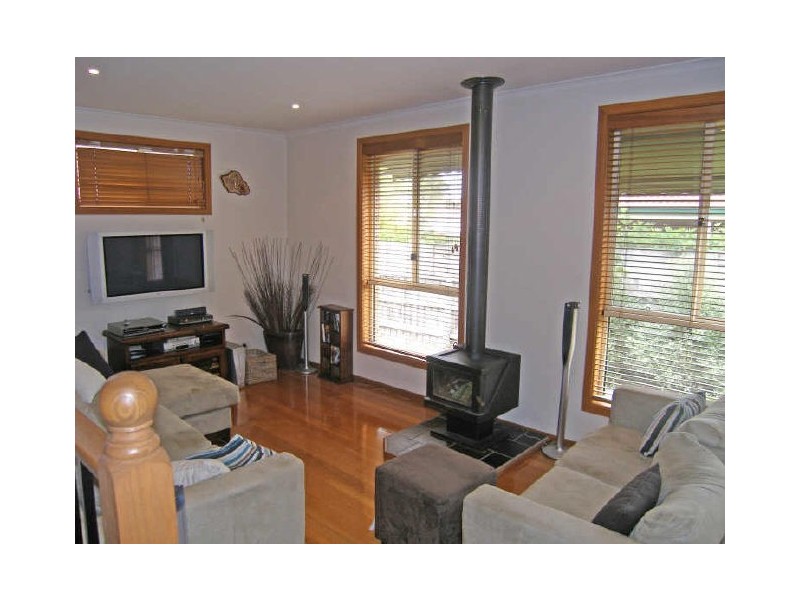 11 Sunnyside Drive, Berwick VIC 3806