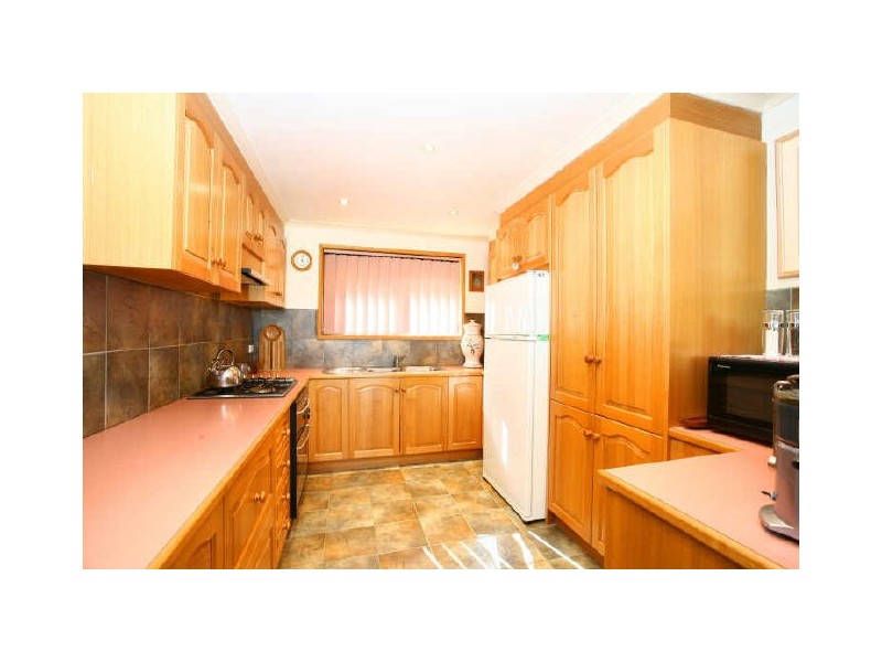 24 Innes Court, Berwick VIC 3806