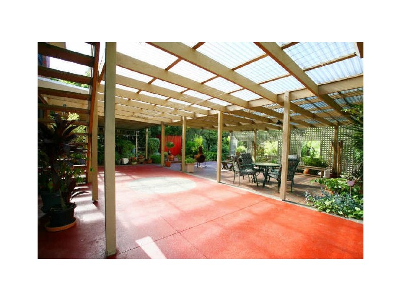 24 Innes Court, Berwick VIC 3806