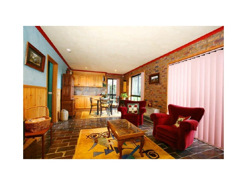 24 Innes Court, Berwick VIC 3806