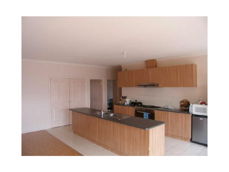 36 McCubbin Way, Berwick VIC 3806