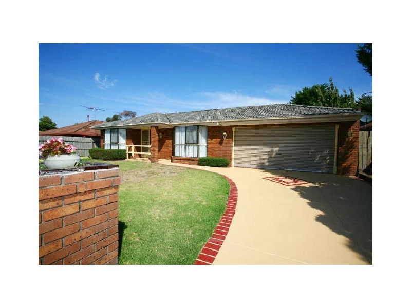 34 Collins Crescent, Berwick VIC 3806