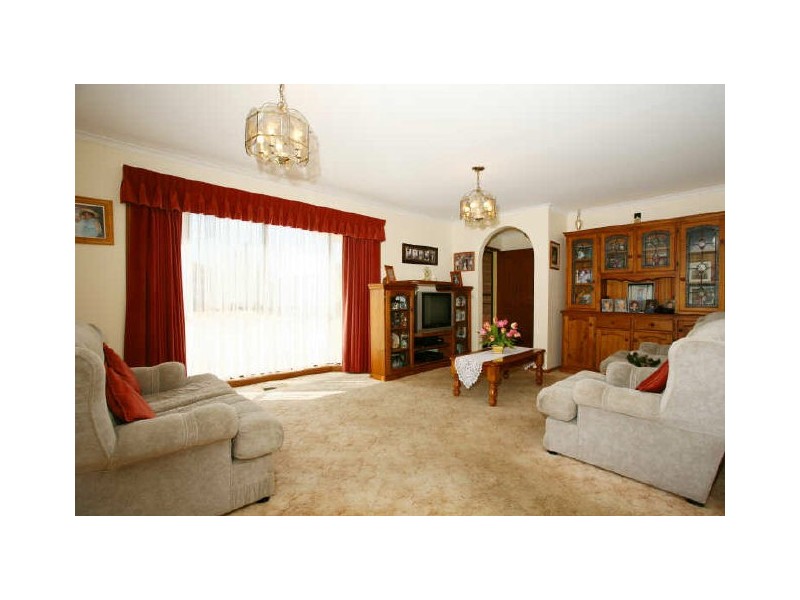 34 Collins Crescent, Berwick VIC 3806