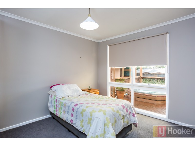 6 Bursaria Avenue, Ferntree Gully VIC 3156