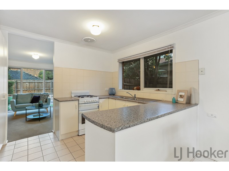 2/11 The Avenue, Ferntree Gully VIC 3156