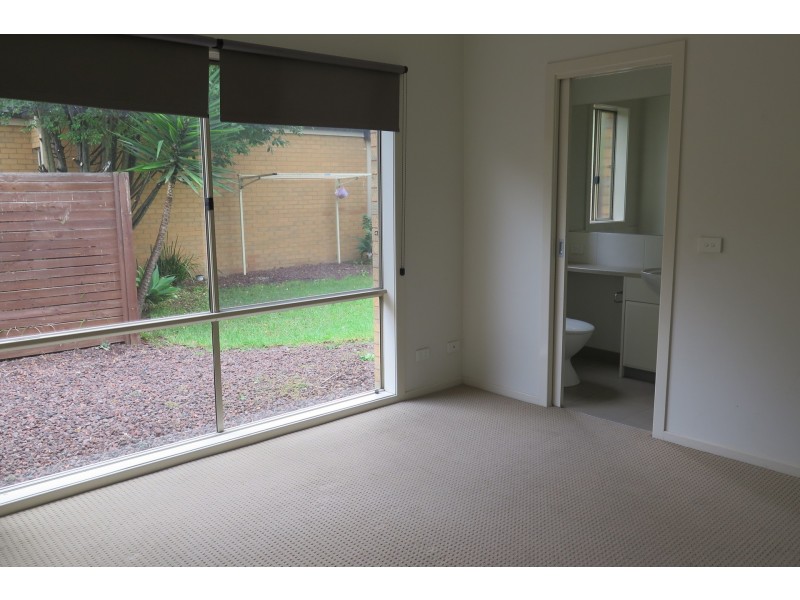 2/3 White Avenue, Bayswater North VIC 3153