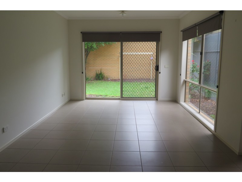 2/3 White Avenue, Bayswater North VIC 3153