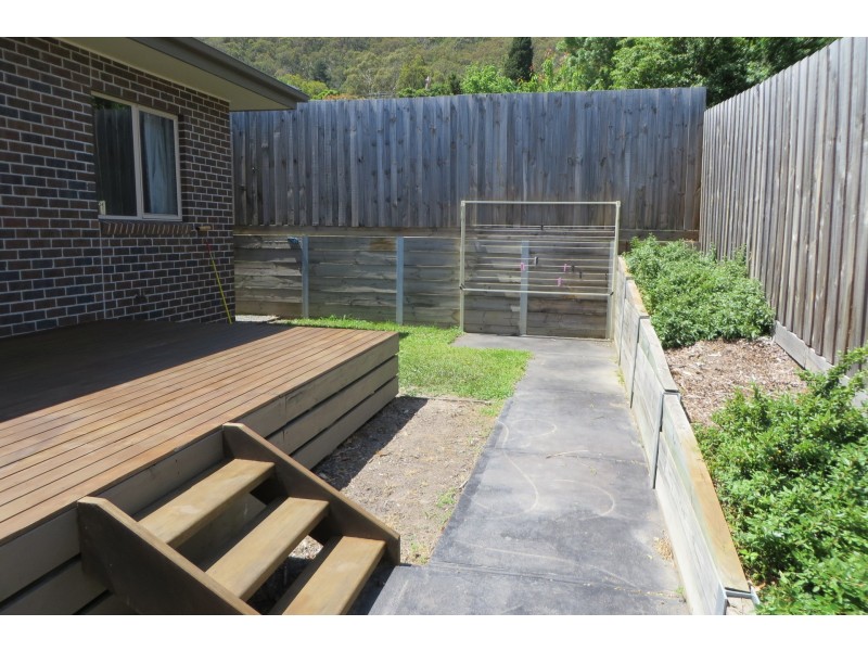 1A Barton Avenue, Ferntree Gully VIC 3156