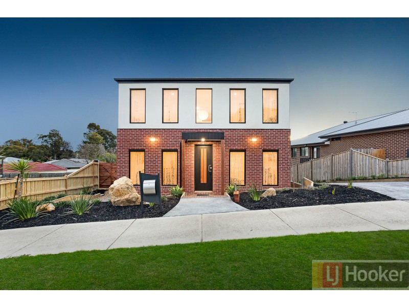 13 Tiverton Circuit, Mooroolbark VIC 3138