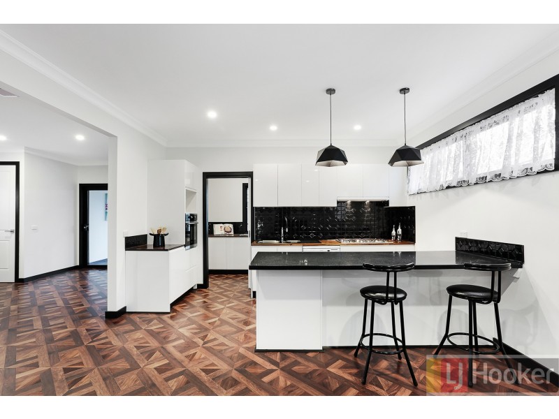 13 Tiverton Circuit, Mooroolbark VIC 3138