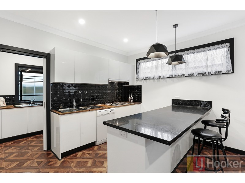 13 Tiverton Circuit, Mooroolbark VIC 3138