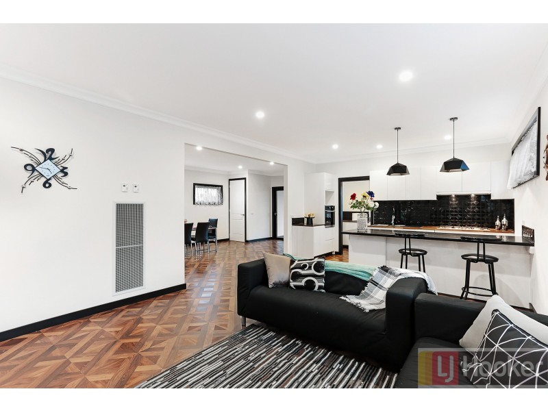 13 Tiverton Circuit, Mooroolbark VIC 3138