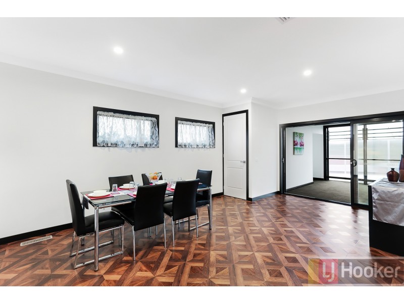 13 Tiverton Circuit, Mooroolbark VIC 3138