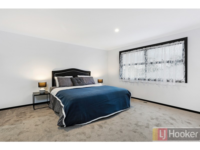 13 Tiverton Circuit, Mooroolbark VIC 3138