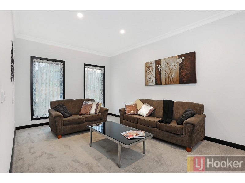 13 Tiverton Circuit, Mooroolbark VIC 3138