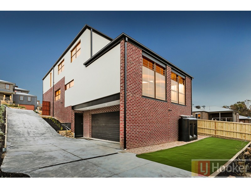 13 Tiverton Circuit, Mooroolbark VIC 3138