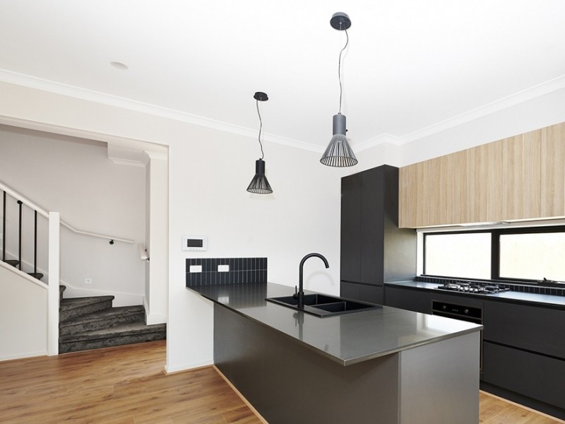 2/96 David Street North, Knoxfield VIC 3180