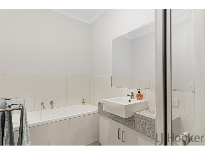 2/3 Dalpura Drive, Bayswater VIC 3153