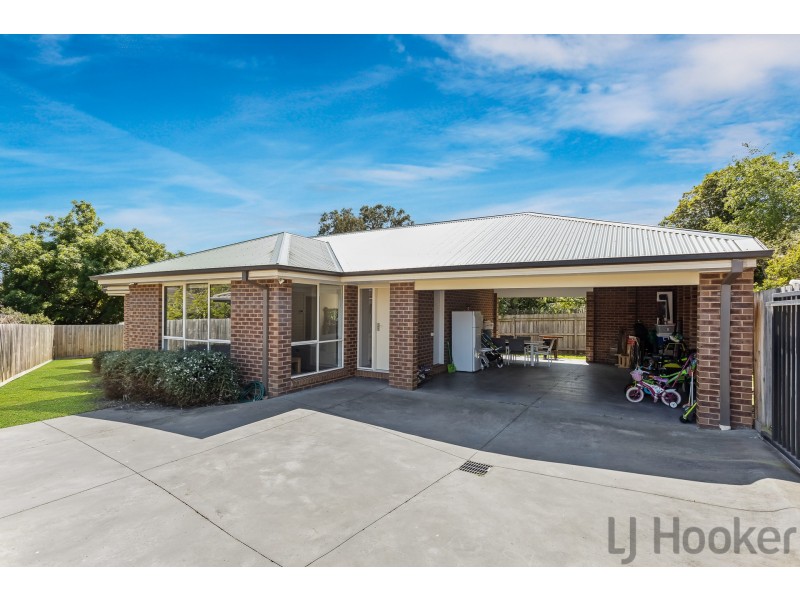 2/11 Chatham Avenue, Ferntree Gully VIC 3156