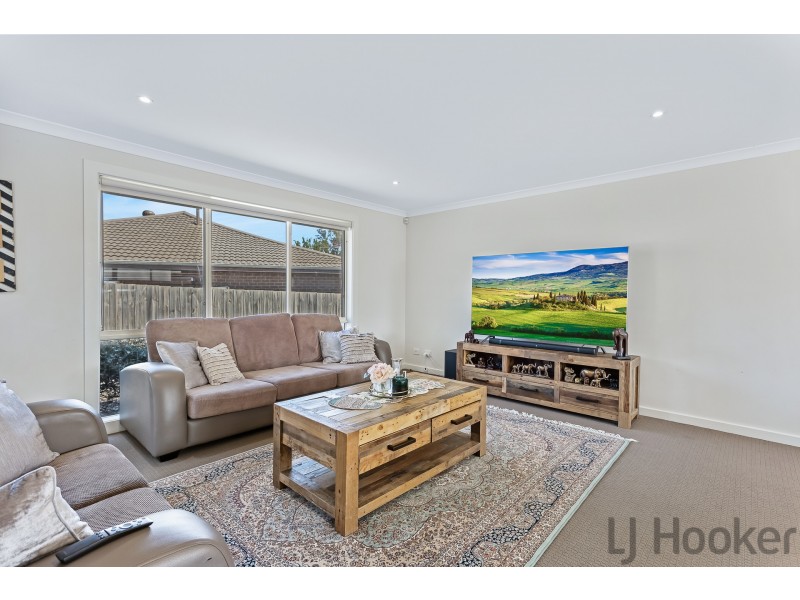 2/11 Chatham Avenue, Ferntree Gully VIC 3156