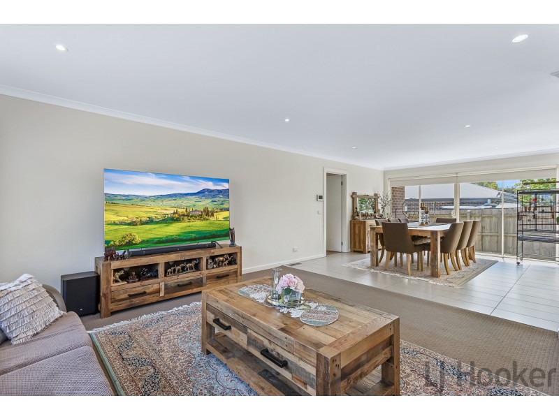 2/11 Chatham Avenue, Ferntree Gully VIC 3156