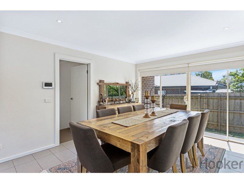 2/11 Chatham Avenue, Ferntree Gully VIC 3156