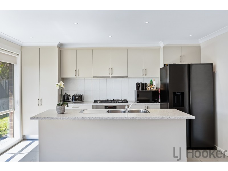 2/11 Chatham Avenue, Ferntree Gully VIC 3156