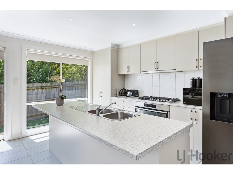 2/11 Chatham Avenue, Ferntree Gully VIC 3156