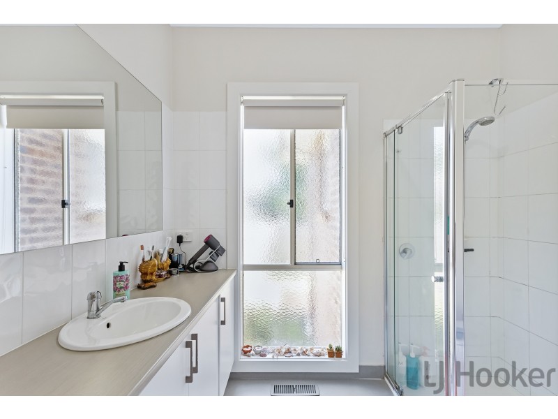 2/11 Chatham Avenue, Ferntree Gully VIC 3156