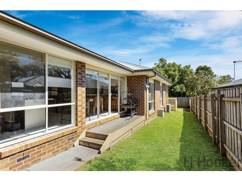 2/11 Chatham Avenue, Ferntree Gully VIC 3156