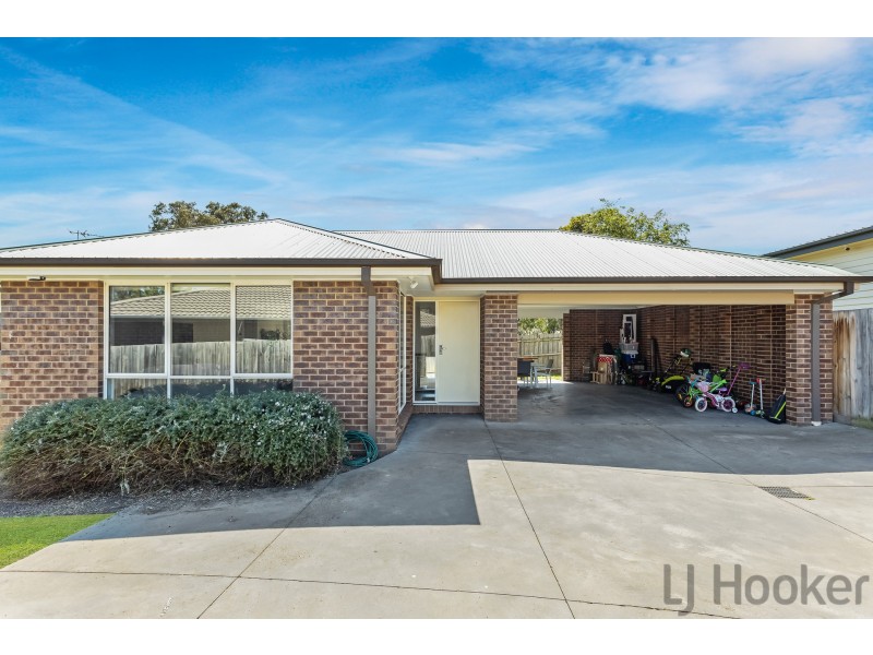 2/11 Chatham Avenue, Ferntree Gully VIC 3156