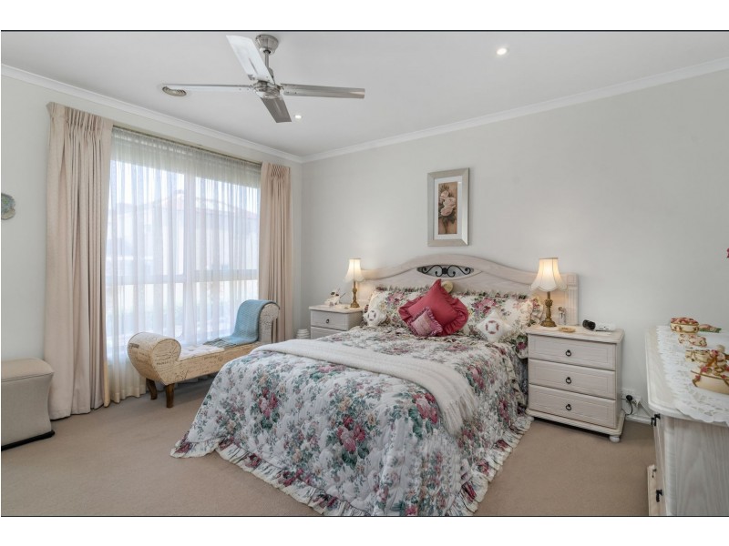 8 Watling Grove, Ferntree Gully VIC 3156