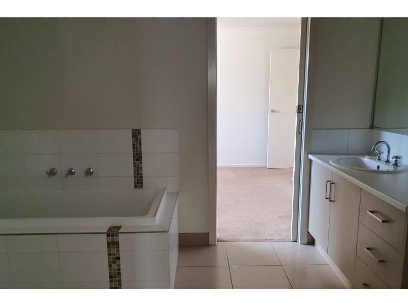2/20 Tulip Crescent, Boronia VIC 3155