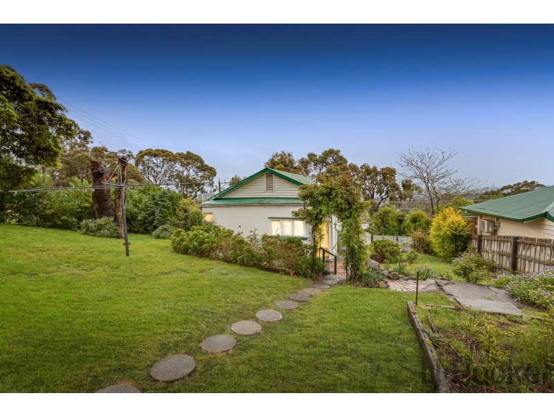 15 Schneider Street, Ferntree Gully VIC 3156