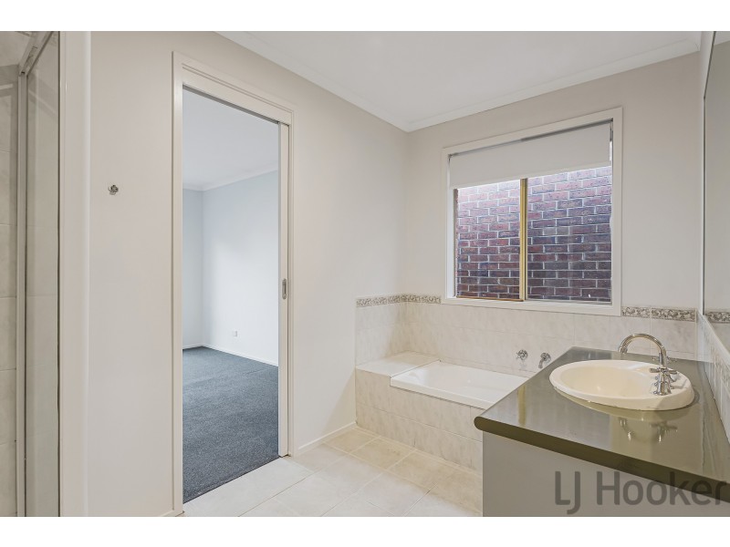 21 Grierson Drive, Kilsyth VIC 3137