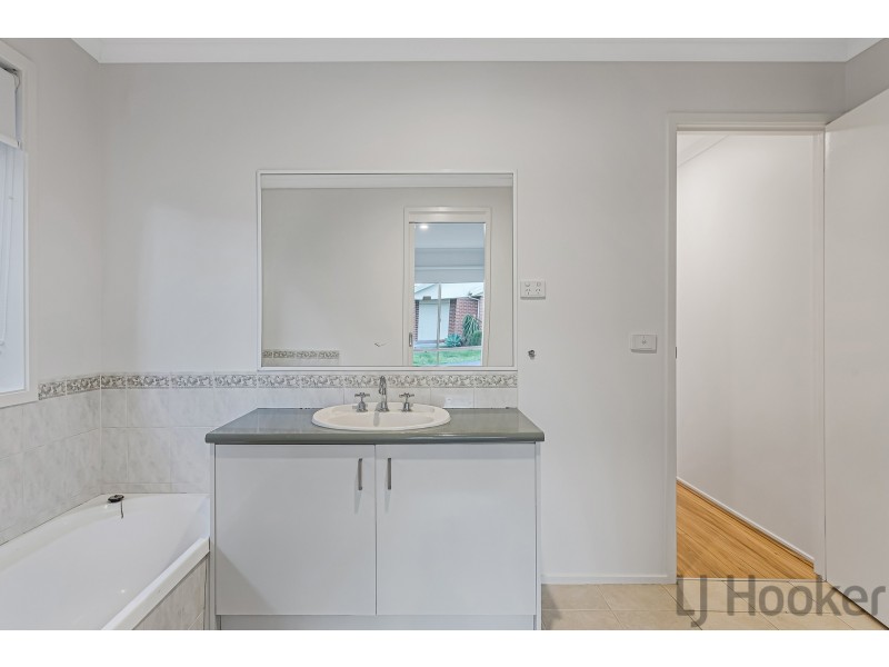 21 Grierson Drive, Kilsyth VIC 3137