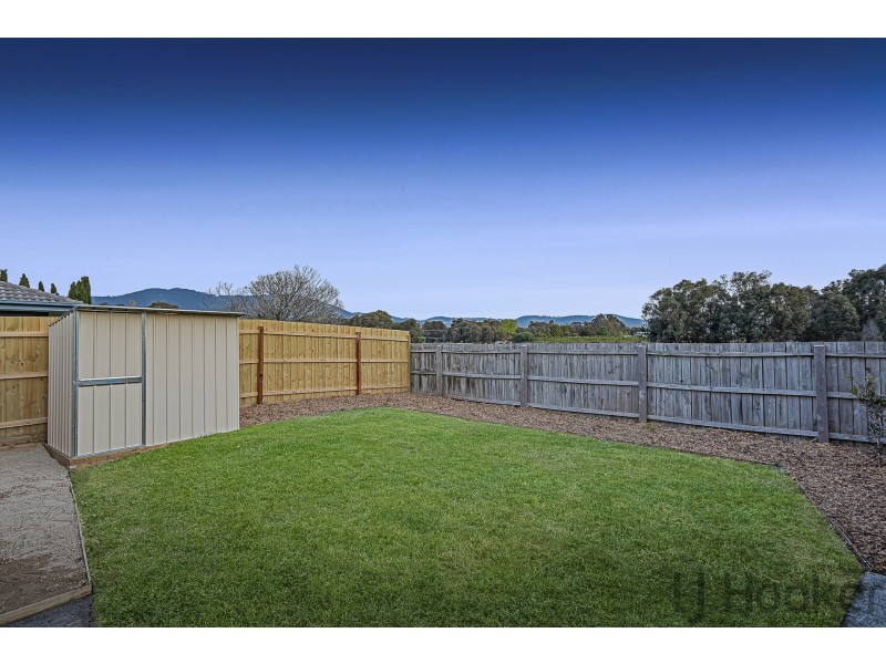 21 Grierson Drive, Kilsyth VIC 3137