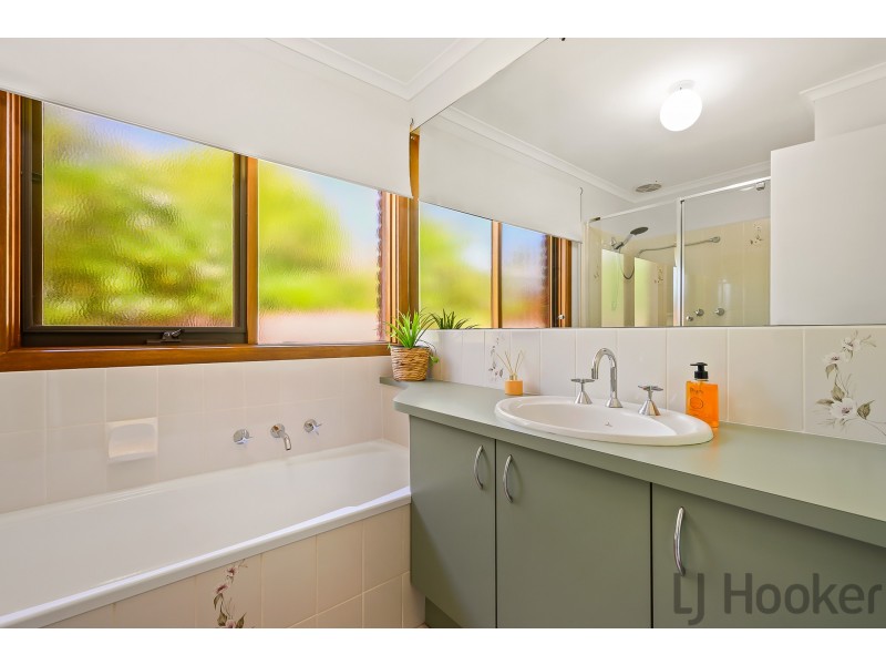 35 Murray Crescent, Rowville VIC 3178