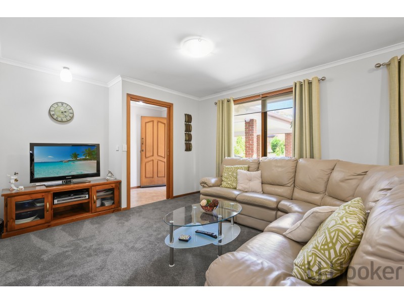 35 Murray Crescent, Rowville VIC 3178