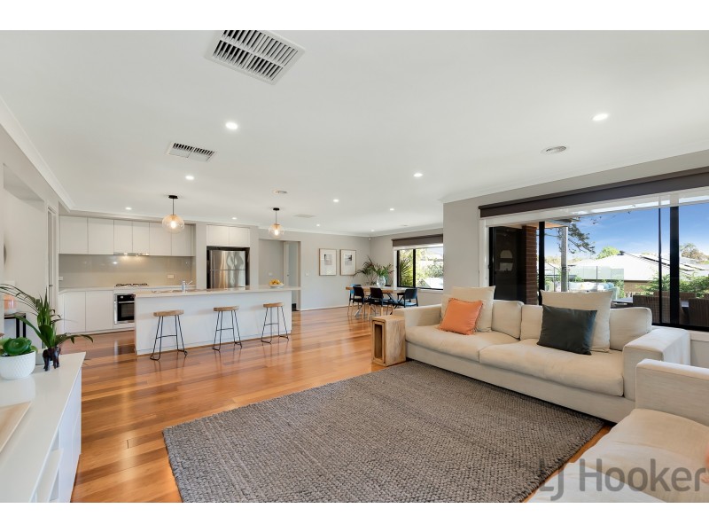 2/8 Augusta Road, The Basin VIC 3154