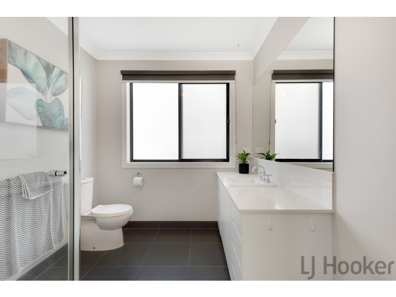 2/8 Augusta Road, The Basin VIC 3154