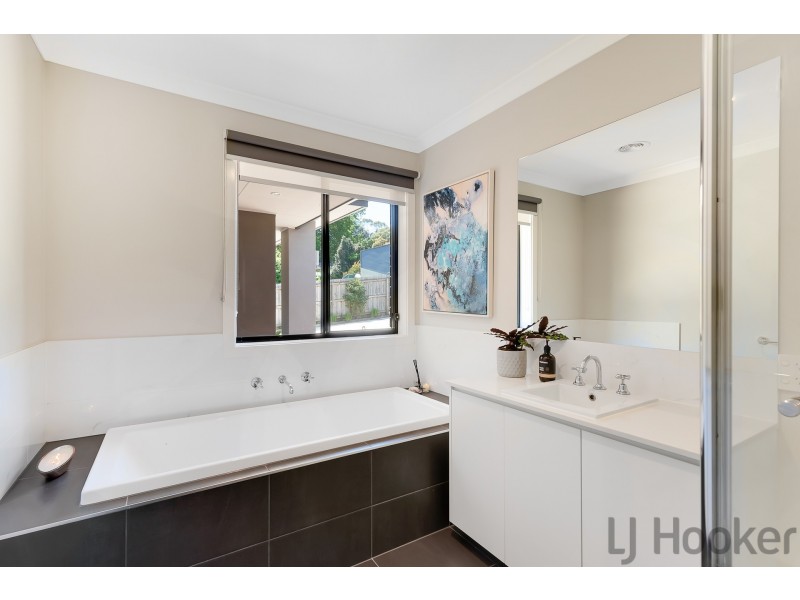 2/8 Augusta Road, The Basin VIC 3154