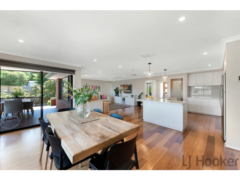 2/8 Augusta Road, The Basin VIC 3154